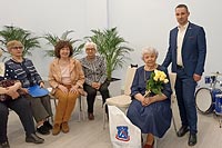 Глава муниципального округа поздравил с юбилеем Татьяну Борисовну Попову