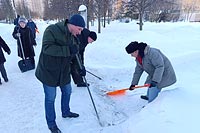 А снег идёт ...