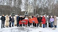 В районе Тропарёво-Никулино у монумента Героям-автомобилистам почтили память защитников Отечества